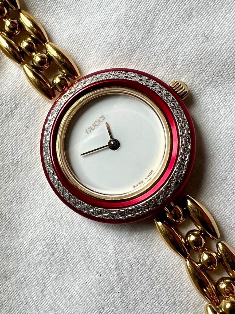 Vintage Gucci 11/12.2 Watch Diamond-Cut Red Bezel + 2 Bonus Bezels - Picture 7 of 14